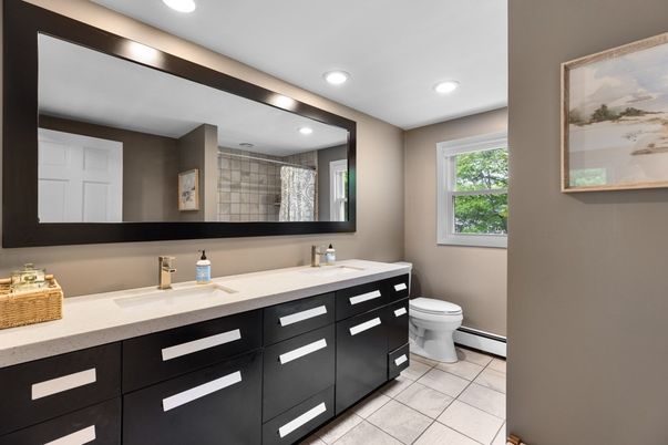 Bathroom, Dual Sink Vanities, Interior, Recessed Lighting