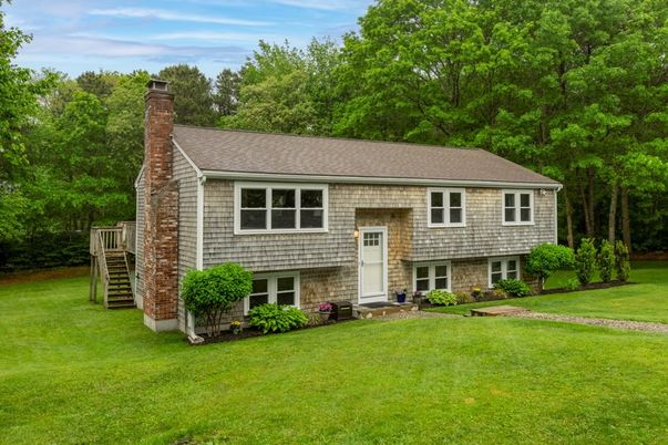Backyard, Exterior, Facade, Raised Ranch