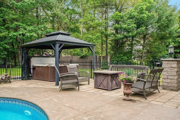 Exterior, Hot Tub, Pool