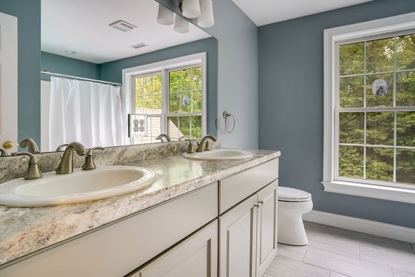 Bathroom, Dual Sink Vanities, Interior