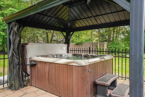 Exterior, Hot Tub