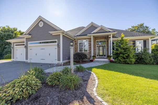 Attached, Exterior, Facade, Ranch