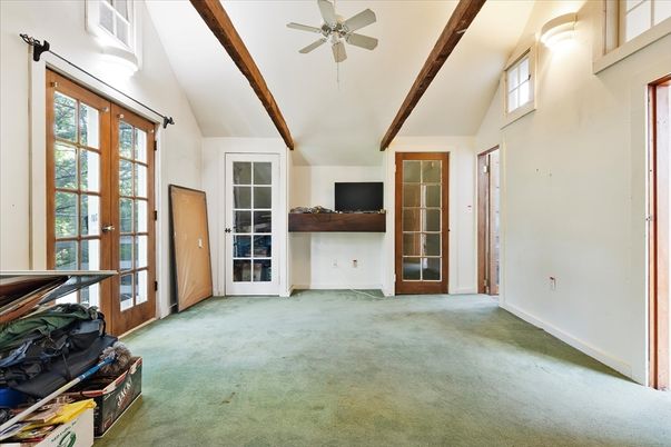 Empty room, Interior, Wooden Beams