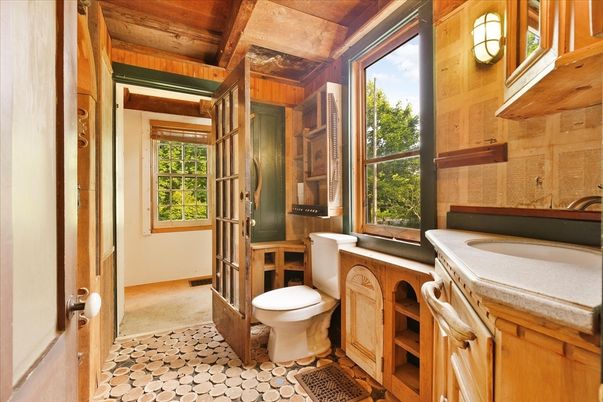 Bathroom, Dual Sink Vanities, Interior