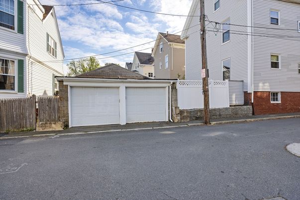 Detached Garage, Exterior