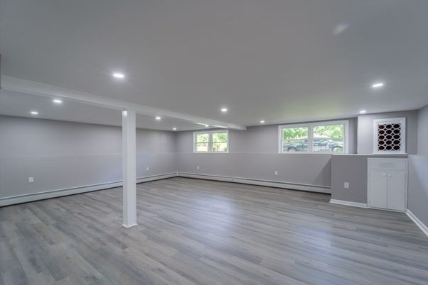 Empty room, Interior, Recessed Lighting, Wood Texture Flooring
