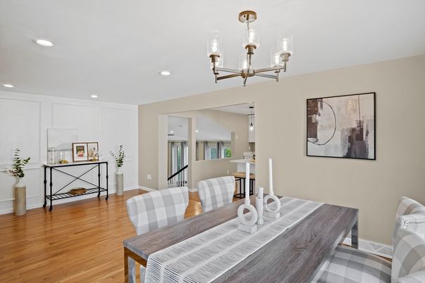 Chandelier, Dining room, Interior, Recessed Lighting, Wood Texture Flooring