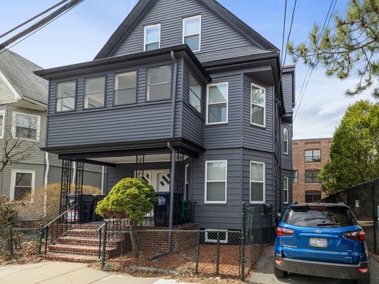 Exterior, Facade, Queen Anne Victorian