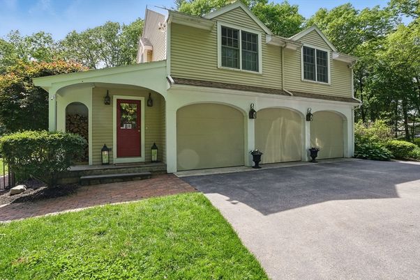 Attached, Exterior, Facade, Farmhouse