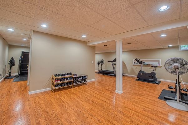 Fitness Equipment, Interior, Recessed Lighting, Wood Texture Flooring