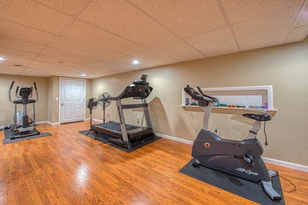 Fitness Equipment, Interior, Recessed Lighting, Wood Texture Flooring