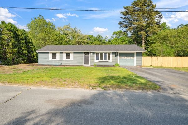 Attached, Exterior, Facade, Cape Cod
