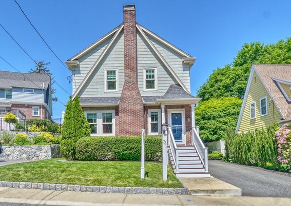 Exterior, Facade, Brick Facade, Queen Anne Victorian