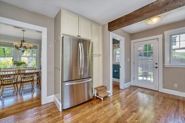 Chandelier, Dining room, Interior, Kitchen, Stainless Steel Appliances, Wooden Beams, Wood Texture Flooring
