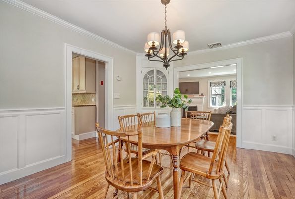 Chandelier, Dining room, Interior, Recessed Lighting, Wood Texture Flooring