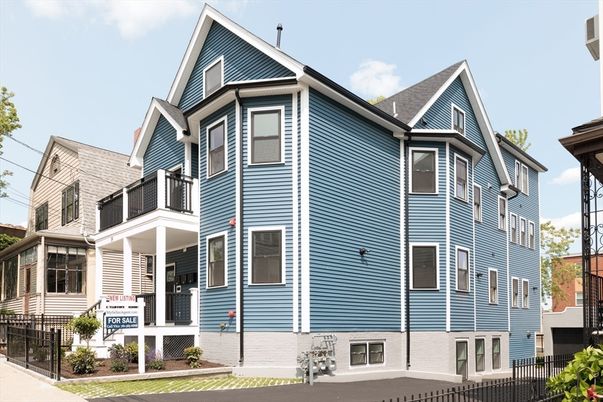Exterior, Facade, Queen Anne Victorian
