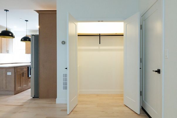 Interior, Pendant Lights, Wood Texture Flooring