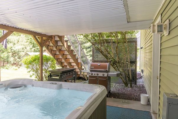 Exterior, Hot Tub