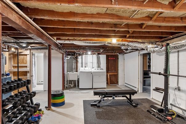 Fitness Equipment, Interior, Washer, Wooden Beams