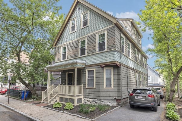 Exterior, Facade, Queen Anne Victorian