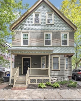 Exterior, Facade, Queen Anne Victorian