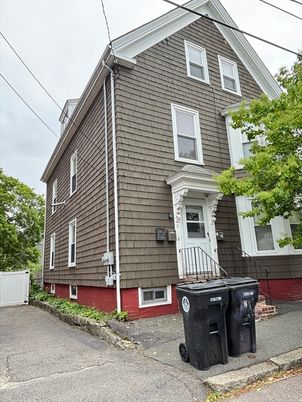 Exterior, Facade, Rowhouse