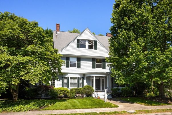 Exterior, Facade, Queen Anne Victorian