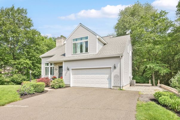 Attached, Exterior, Facade, Cape Cod
