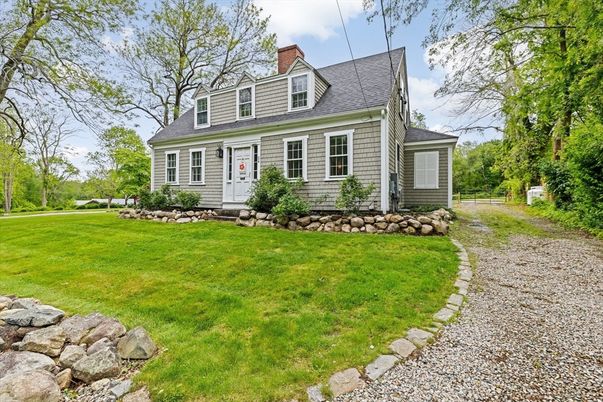 Backyard, Exterior, Facade, Cape Cod