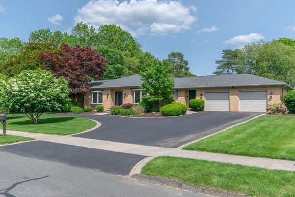 Attached, Exterior, Facade, Brick Facade, Ranch