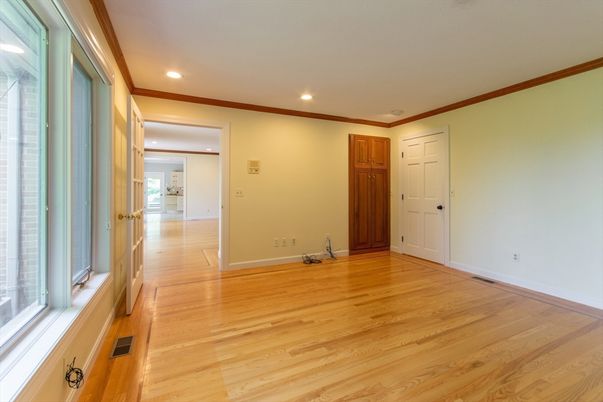 Empty room, Interior, Recessed Lighting, Wood Texture Flooring