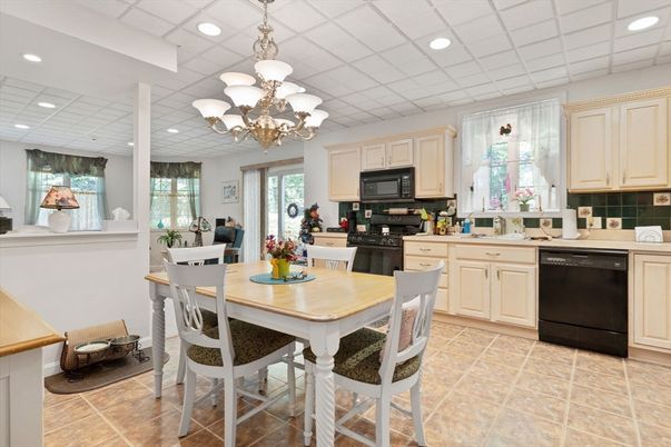 Chandelier, Dining room, Interior, Kitchen, Recessed Lighting