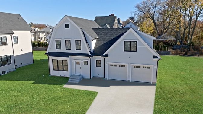 Attached, Exterior, Facade, Farmhouse