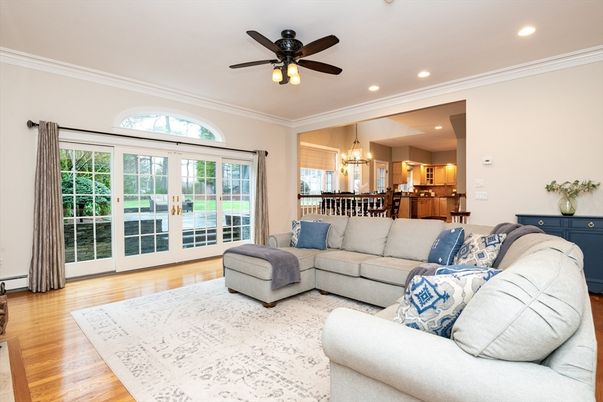 Chandelier, Dining room, Interior, Kitchen, Living room, Recessed Lighting, Wood Texture Flooring