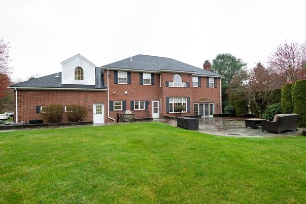 Backyard, Exterior, Facade, Brick Facade, Georgian