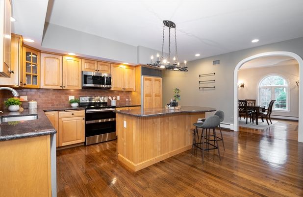 Chandelier, Dining room, Interior, Kitchen, Pendant Lights, Recessed Lighting, Stainless Steel Appliances, Wood Texture Flooring