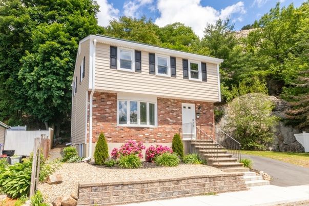 Exterior, Facade, Brick Facade, Raised Ranch