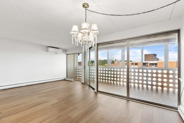Chandelier, Empty room, Interior, Wood Texture Flooring