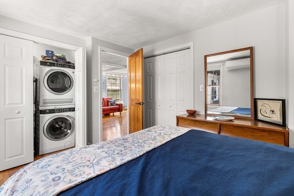 Bedroom, Interior, Utility Closets, Washer, Wood Texture Flooring