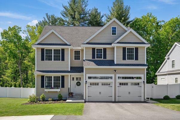 Attached, Exterior, Facade, Farmhouse