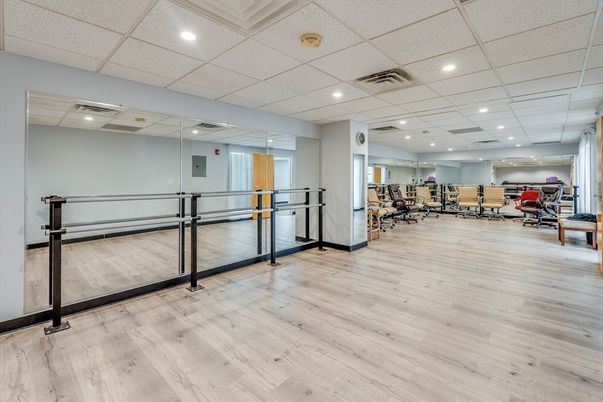 Fitness Equipment, Interior, Recessed Lighting, Wood Texture Flooring