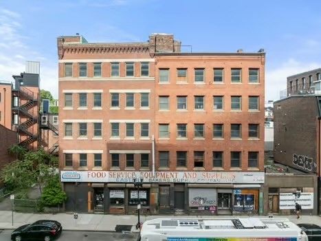 Exterior, Facade, Chicago School