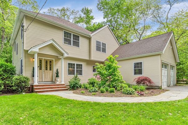 Attached, Exterior, Facade, Cape Cod