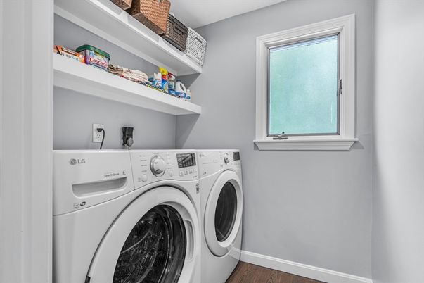 Interior, Washer, Wood Texture Flooring