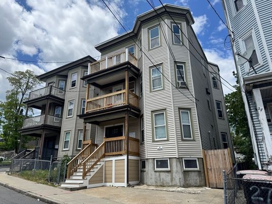 Exterior, Facade, Rowhouse