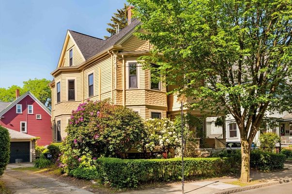 Exterior, Facade, Queen Anne Victorian