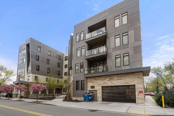 Attached, Exterior, Facade, Modern