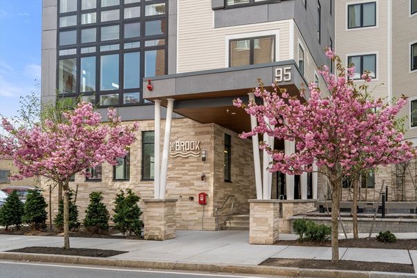 Exterior, Facade, Rowhouse