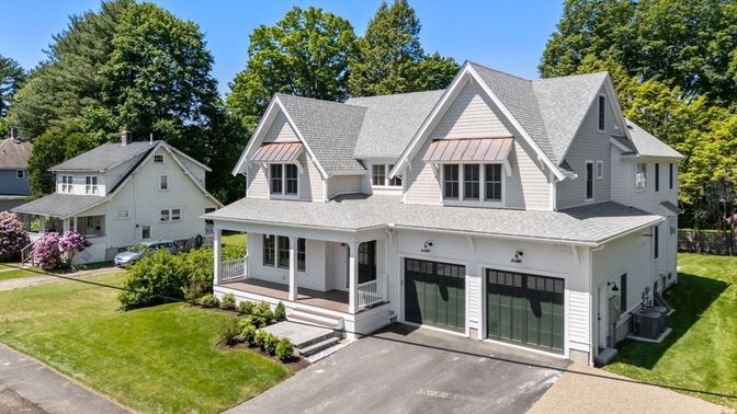Attached, Exterior, Facade, Farmhouse
