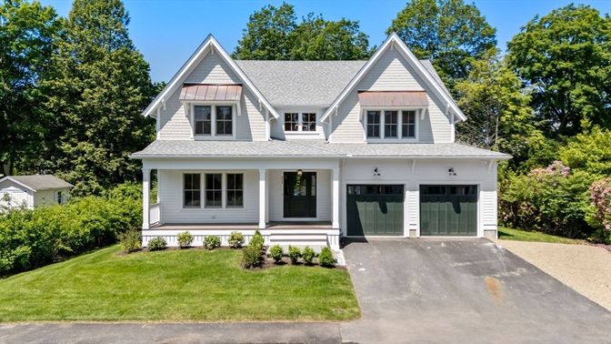 Attached, Exterior, Facade, Farmhouse